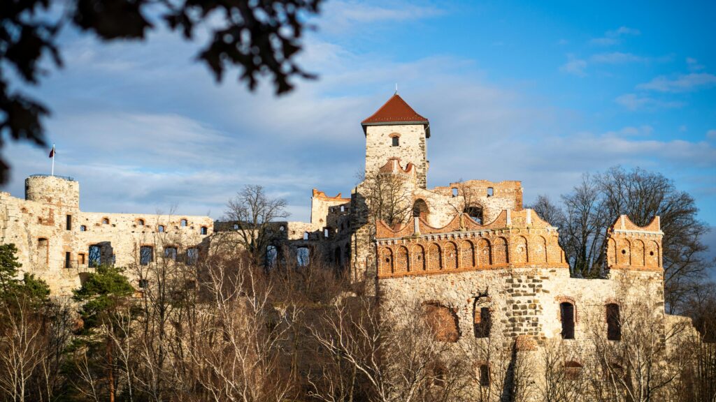 Spacer po klimatycznych miejscach historycznych w Polsce.